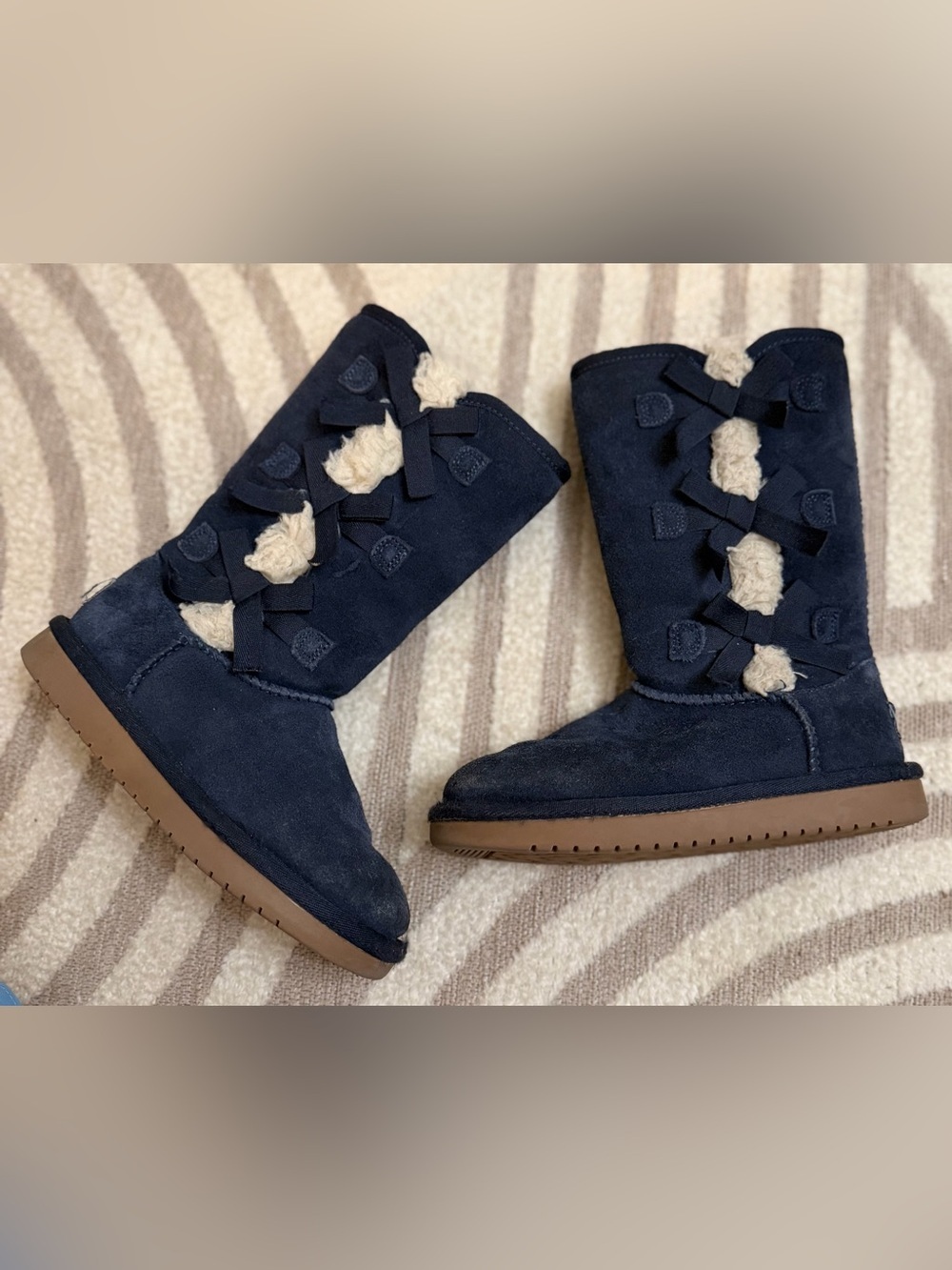 Koolaburra by UGG Girls Navy Triple Bow Faux Fur Boots - Size 13 - Picture 3 of 8